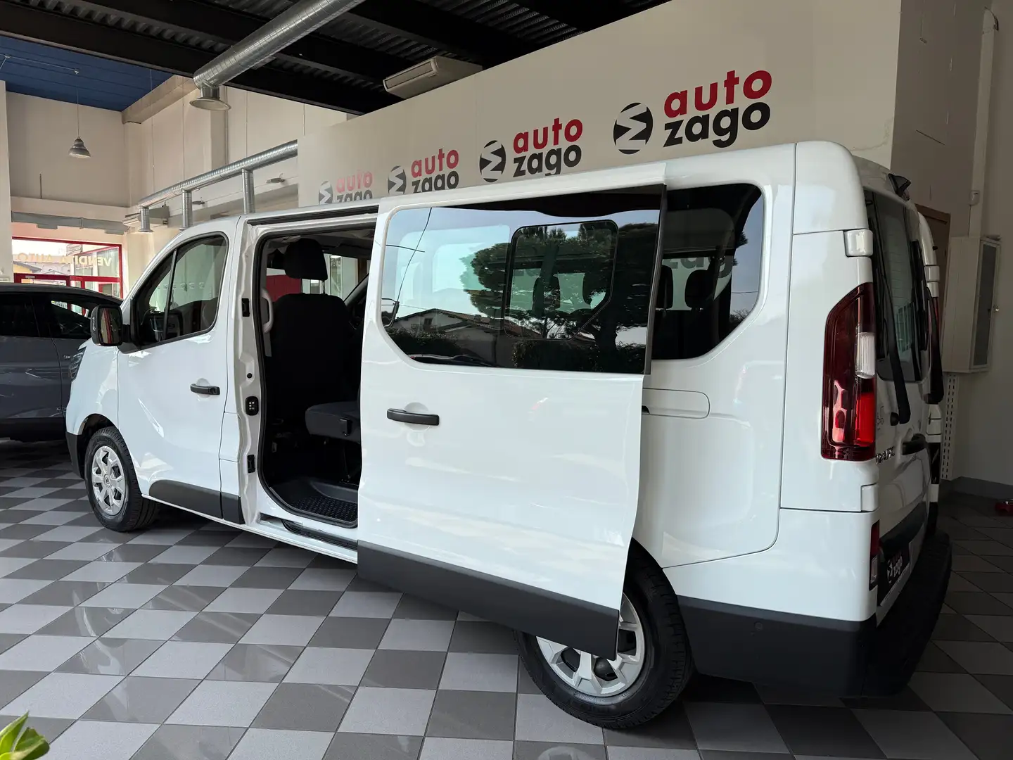 Renault Trafic COMBI EDC AUTO EQUILIBRE 9 POSTI Bianco - 2