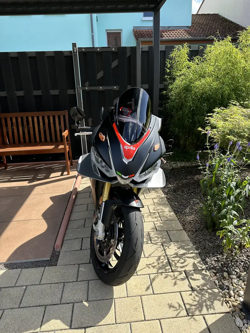 Aprilia RSV4 1100 Gris - 2