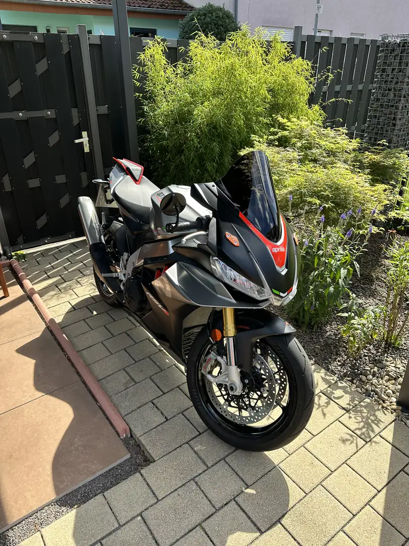 Aprilia RSV4 1100 Gris - 1
