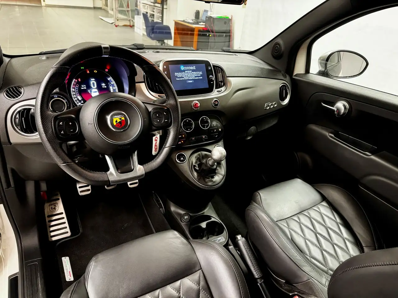 Abarth 595 2021 — фото 10