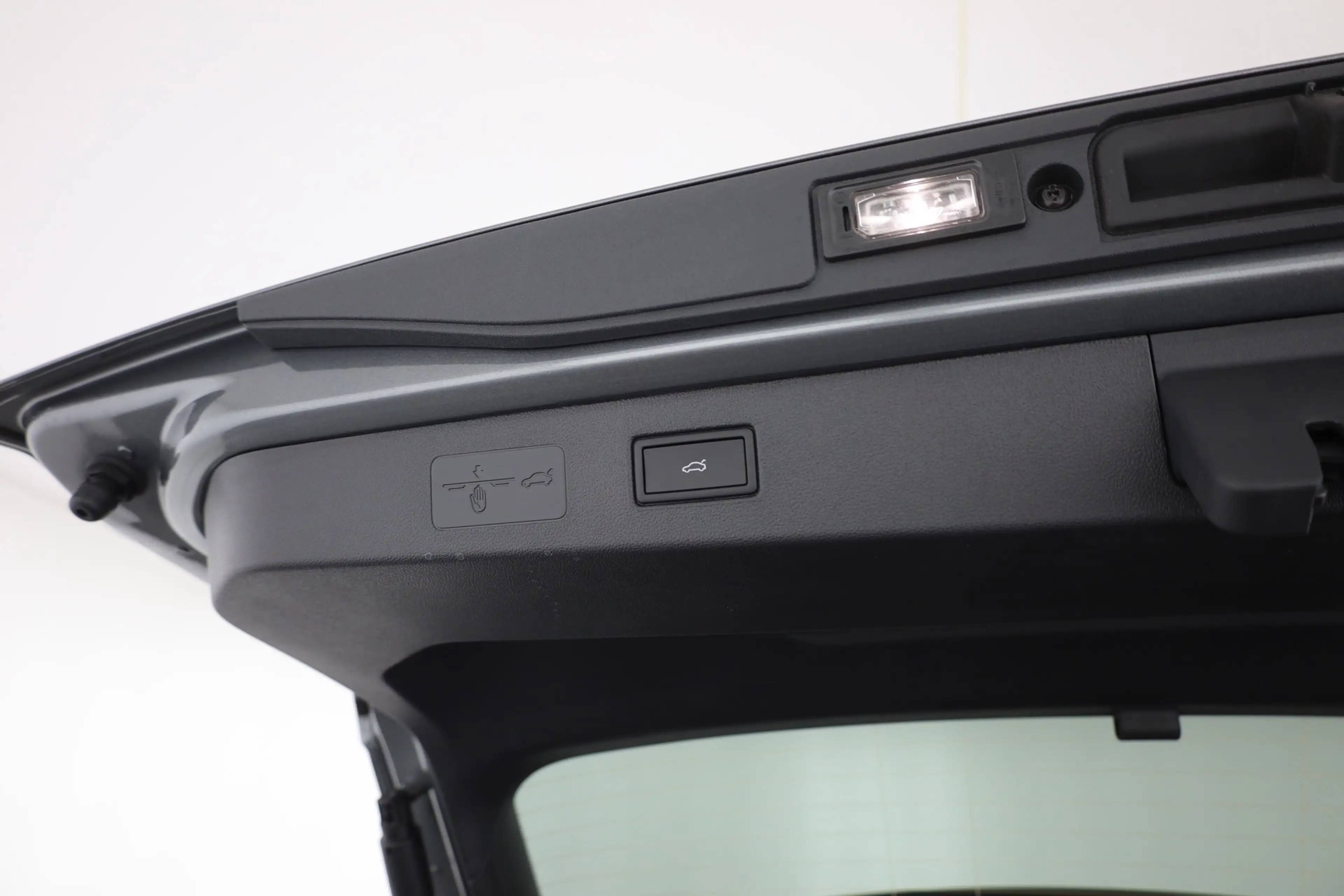 Volkswagen T-Roc R-Line 1.5 eTSI DSG n.Modell LED ACC AHK — photo 27