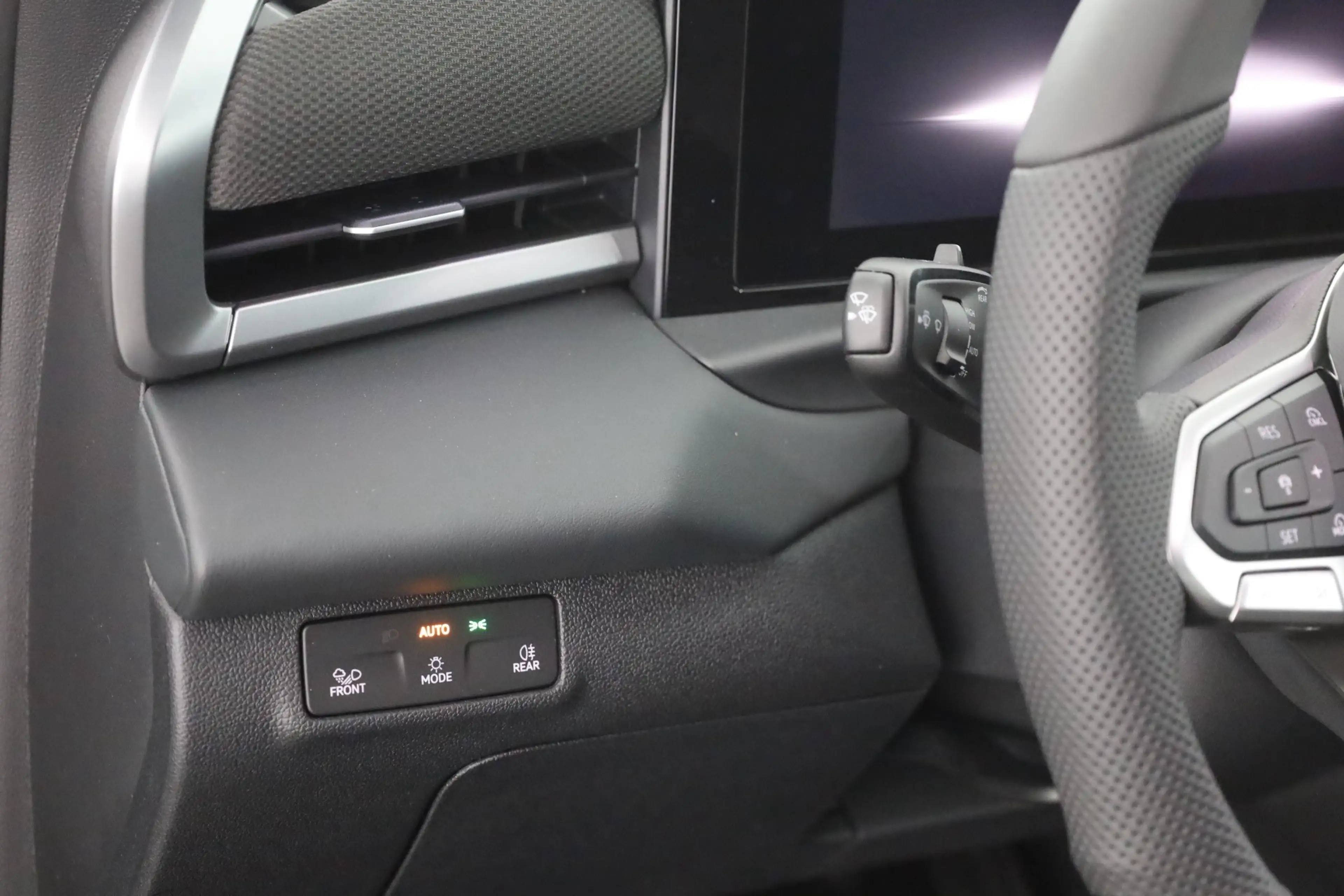 Volkswagen T-Roc R-Line 1.5 eTSI DSG n.Modell LED ACC AHK — photo 19