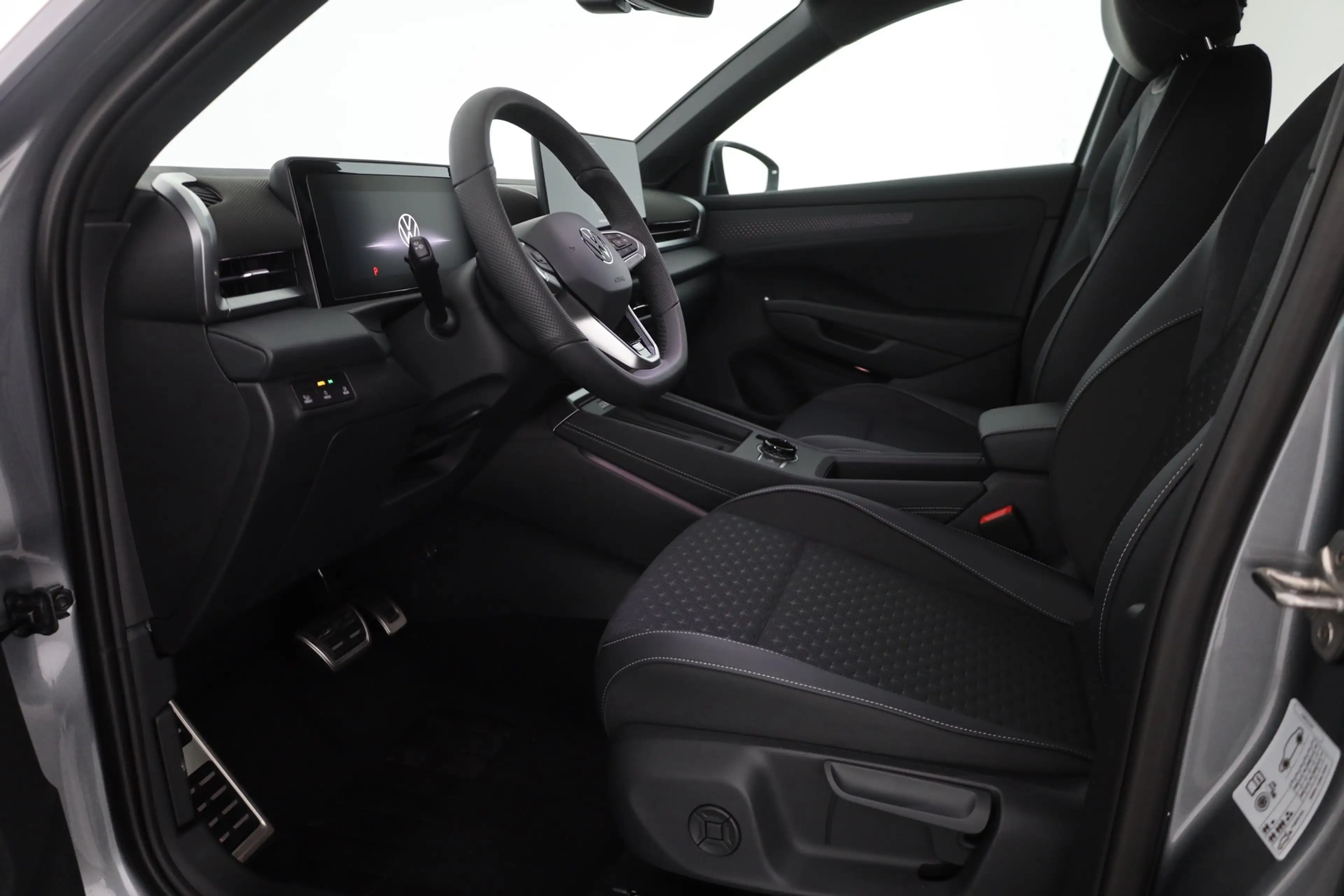 Volkswagen T-Roc R-Line 1.5 eTSI DSG n.Modell LED ACC AHK — photo 21