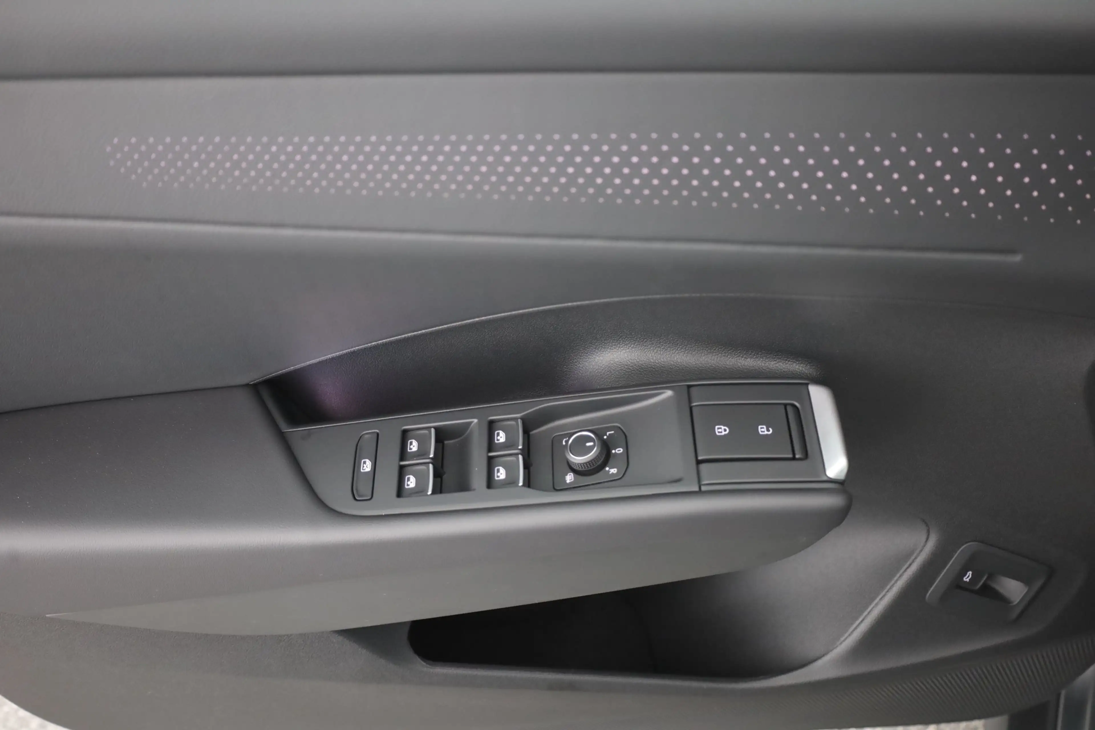 Volkswagen T-Roc R-Line 1.5 eTSI DSG n.Modell LED ACC AHK — photo 20
