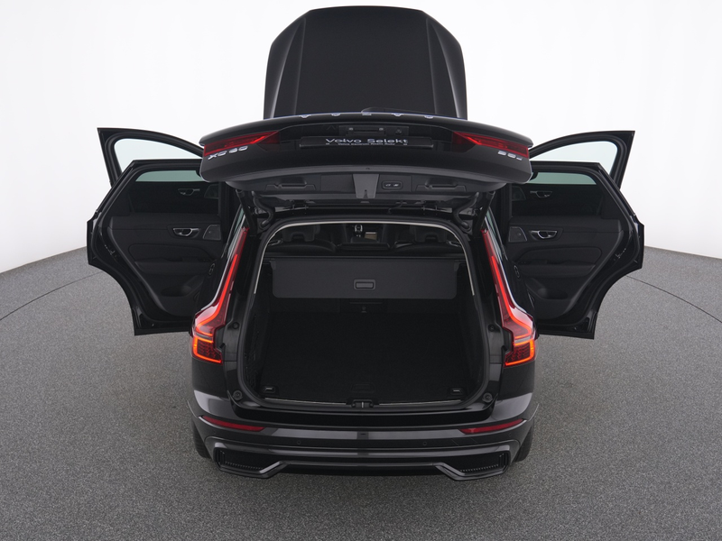 Volvo XC60 B5 AWD  Ultra Dark +AHK+LEDER+PANO+360°KAM+ — photo 14