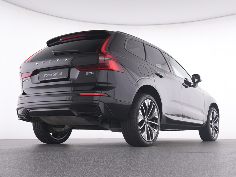 Volvo XC60 B5 AWD  Ultra Dark +AHK+LEDER+PANO+360°KAM+ — photo 8