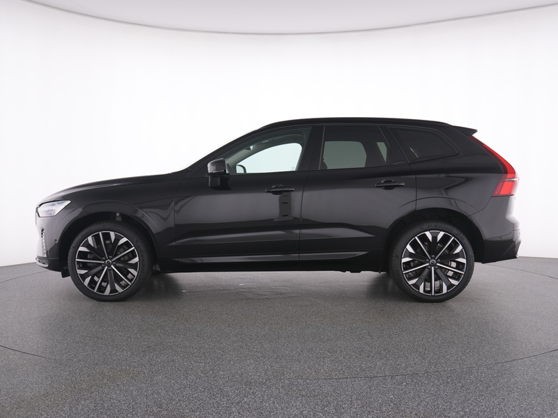 Volvo XC60 B5 AWD  Ultra Dark +AHK+LEDER+PANO+360°KAM+ — photo 11