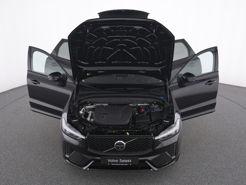 Volvo XC60 B5 AWD  Ultra Dark +AHK+LEDER+PANO+360°KAM+ — photo 13