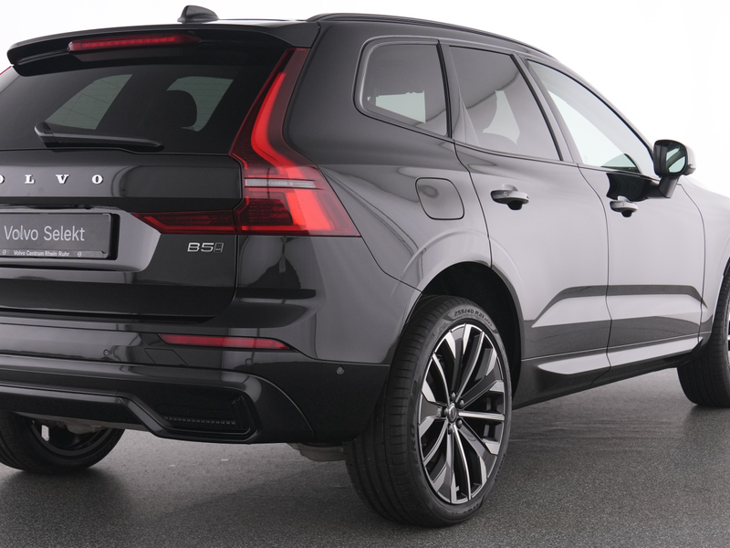 Volvo XC60 B5 AWD  Ultra Dark +AHK+LEDER+PANO+360°KAM+ — photo 10