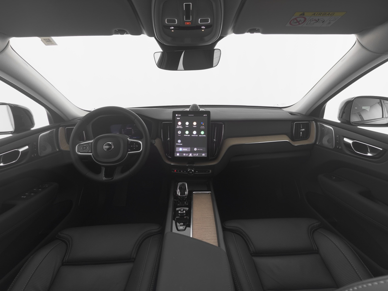 Volvo XC60 B5 AWD  Ultra Dark +AHK+LEDER+PANO+360°KAM+ — photo 4