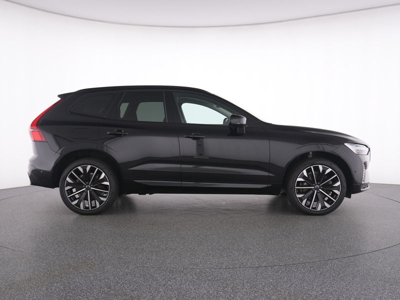 Volvo XC60 B5 AWD  Ultra Dark +AHK+LEDER+PANO+360°KAM+ — photo 12