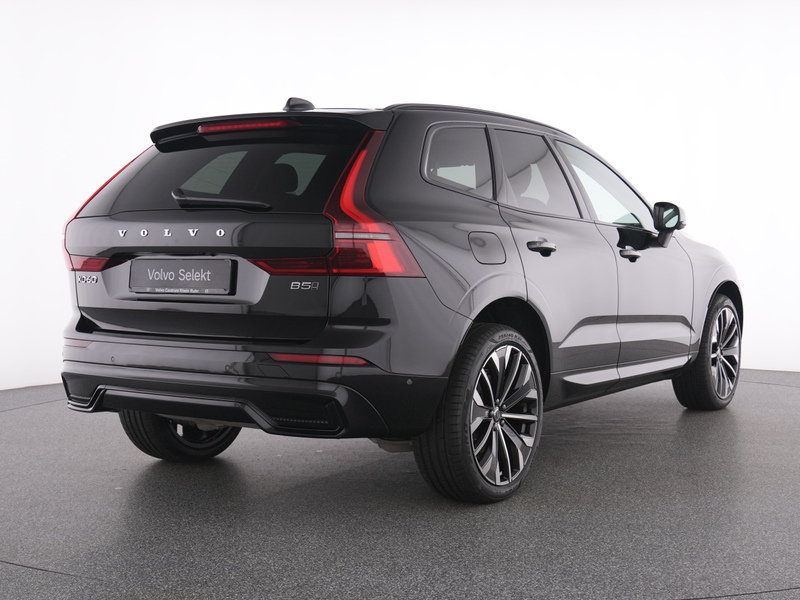 Volvo XC60 B5 AWD  Ultra Dark +AHK+LEDER+PANO+360°KAM+ — photo 3