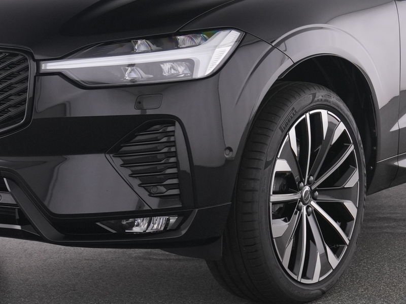 Volvo XC60 B5 AWD  Ultra Dark +AHK+LEDER+PANO+360°KAM+ — photo 9