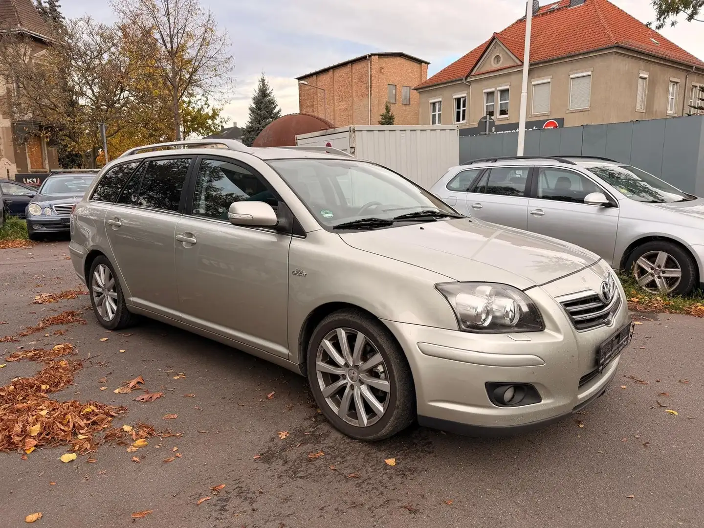 Toyota Avensis Avensis Combi Diesel 2.2 D-CAT Combi Executive Grau - 2