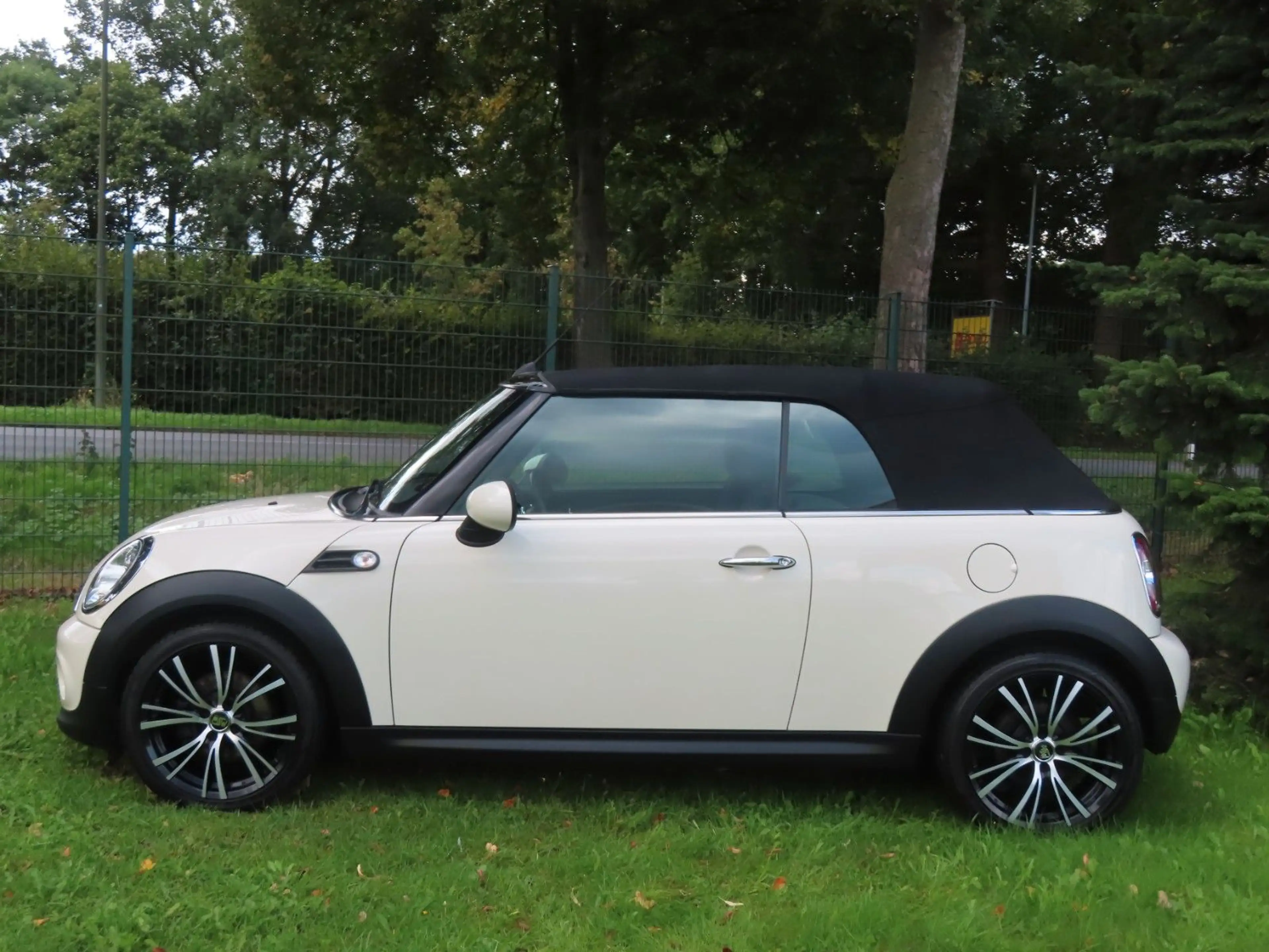 MINI Cooper Cabrio sehr schön!      "erst 28.000 km" — photo 6