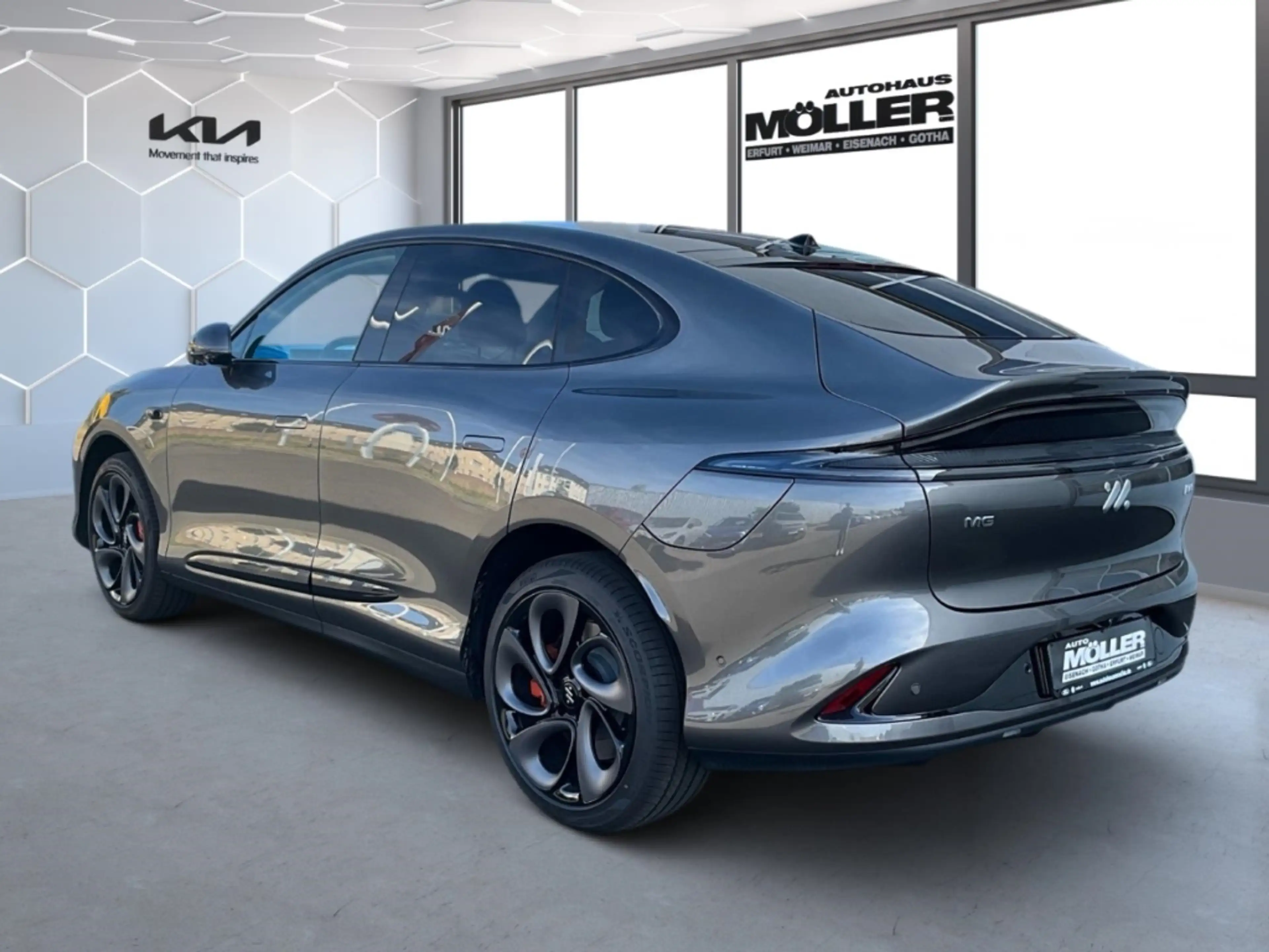 MG Premium 100kWh AWD 800V LED LEDER SHZ NAVI Luftfed — photo 4