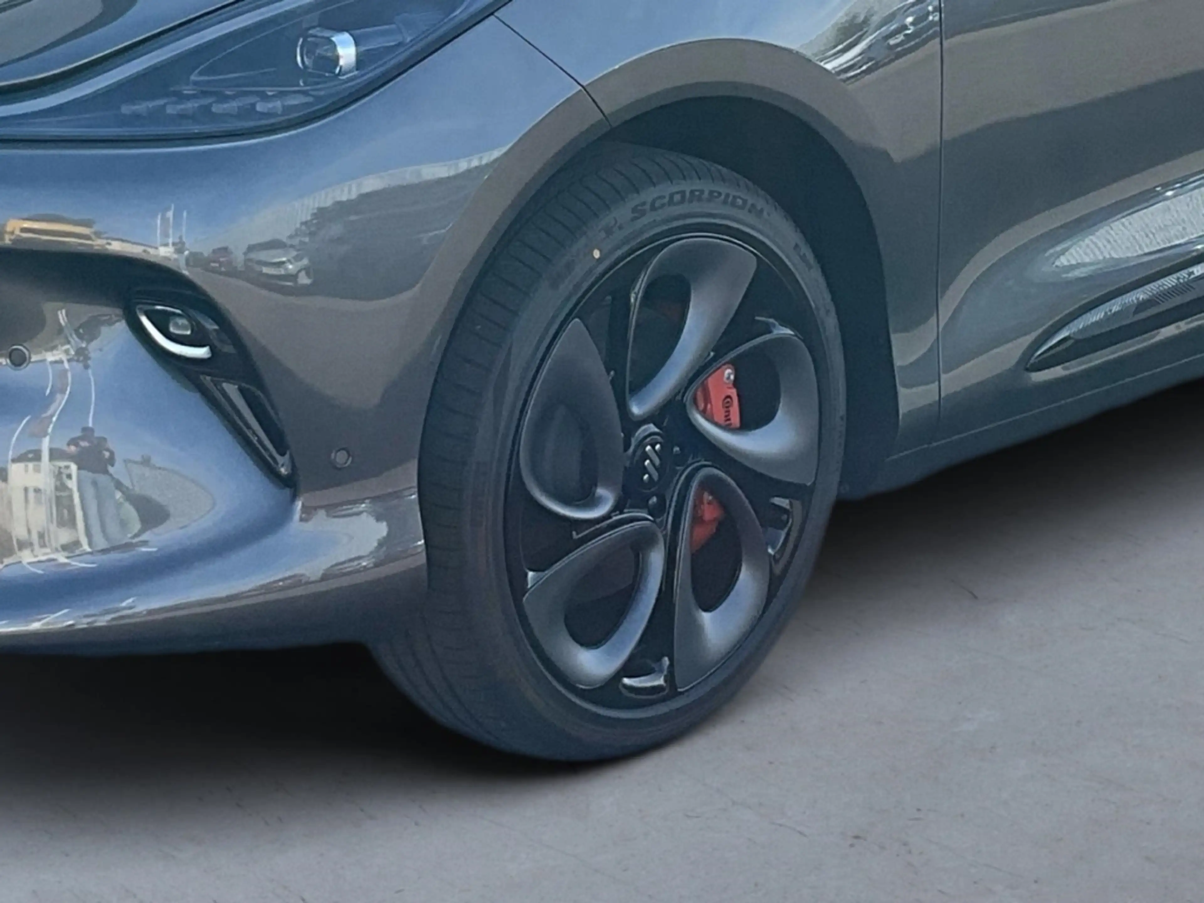 MG Premium 100kWh AWD 800V LED LEDER SHZ NAVI Luftfed — photo 6