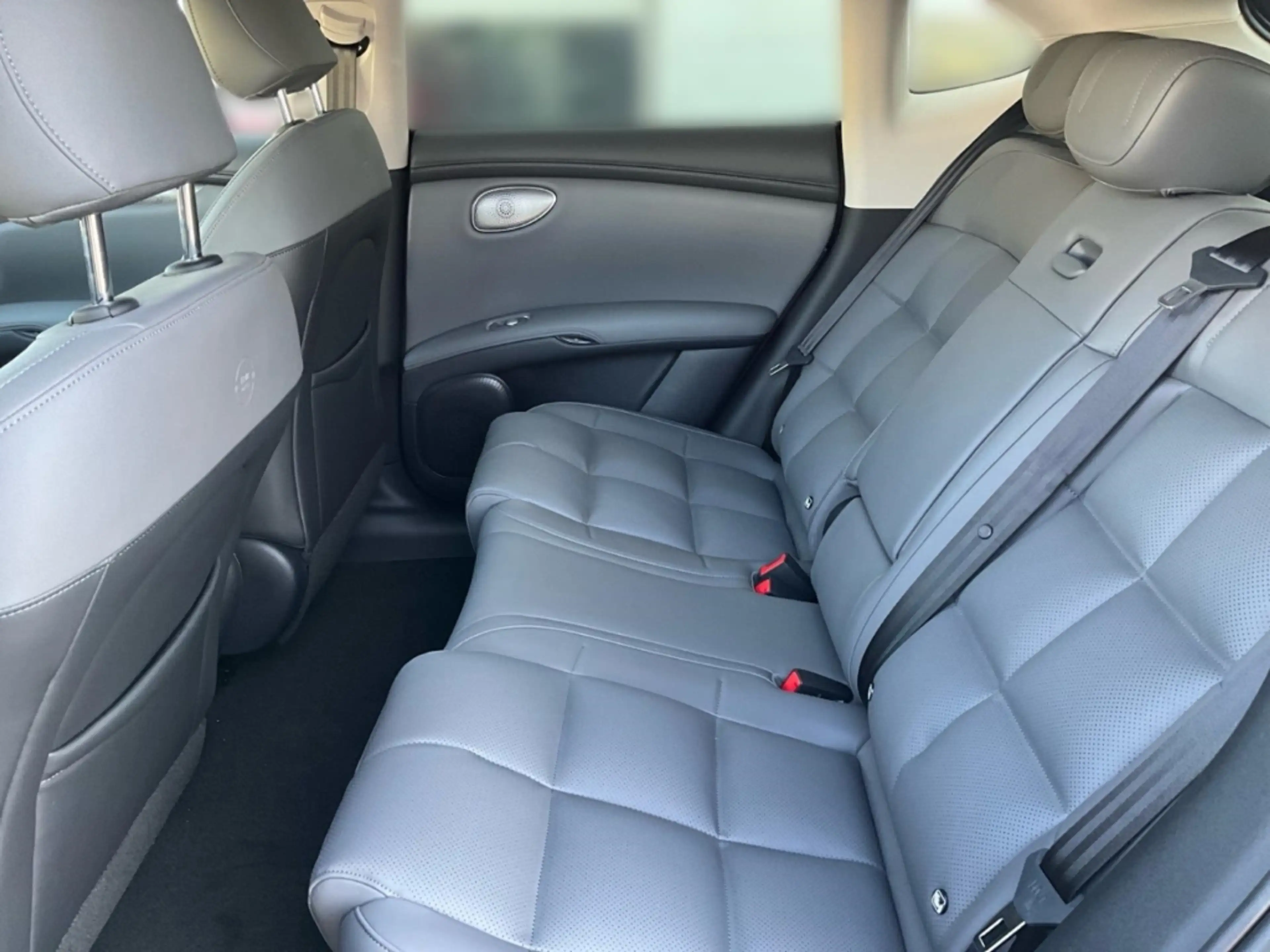 MG Premium 100kWh AWD 800V LED LEDER SHZ NAVI Luftfed — photo 11