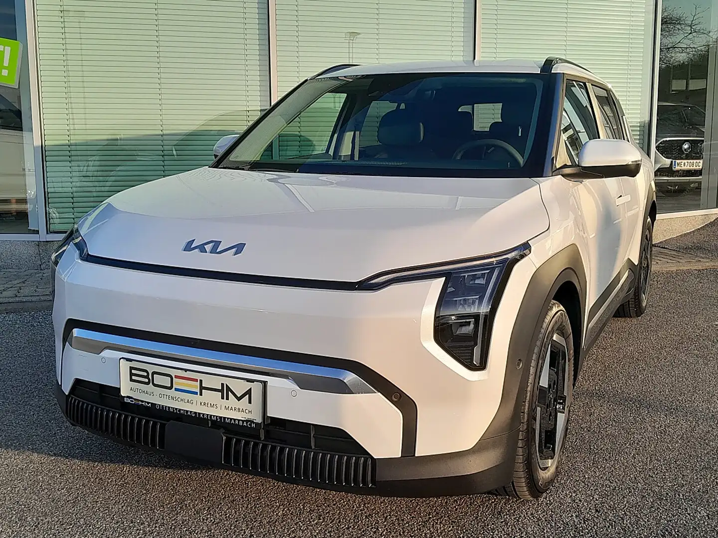 Kia EV3 FWD 81,4kWh Long Range Earth plus Weiß - 1