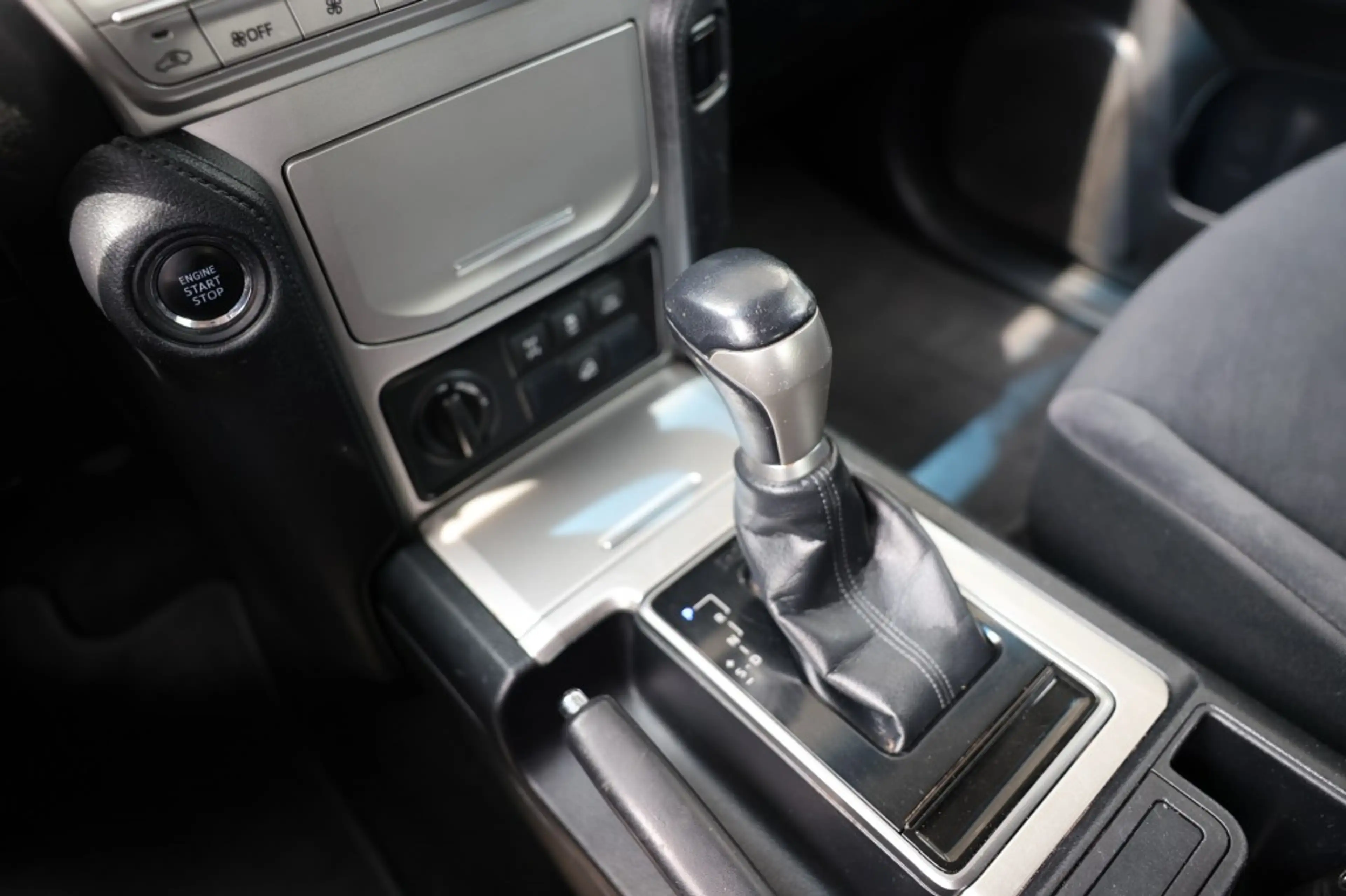 Toyota Land Cruiser 2.8 D-4D 3DRS CHALLENGER A/T VAN — photo 14