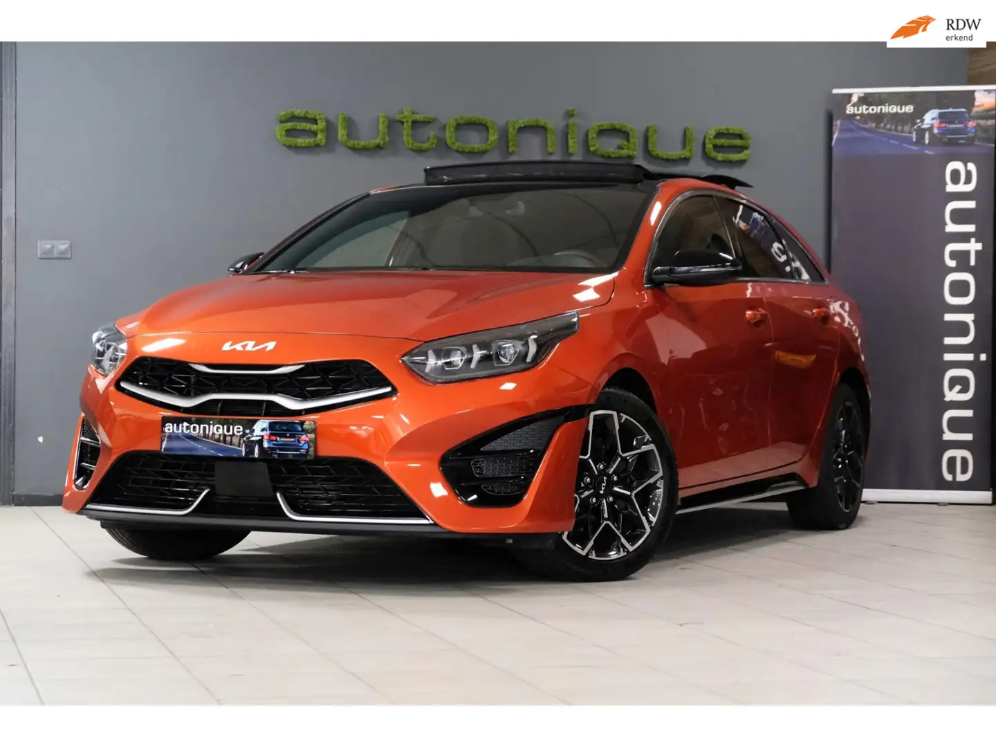 Kia ProCeed / pro_cee'd 1.5 T-GDi GT-Line *PANORAMADAK* JBL|AppleCarplay|6 Orange - 1