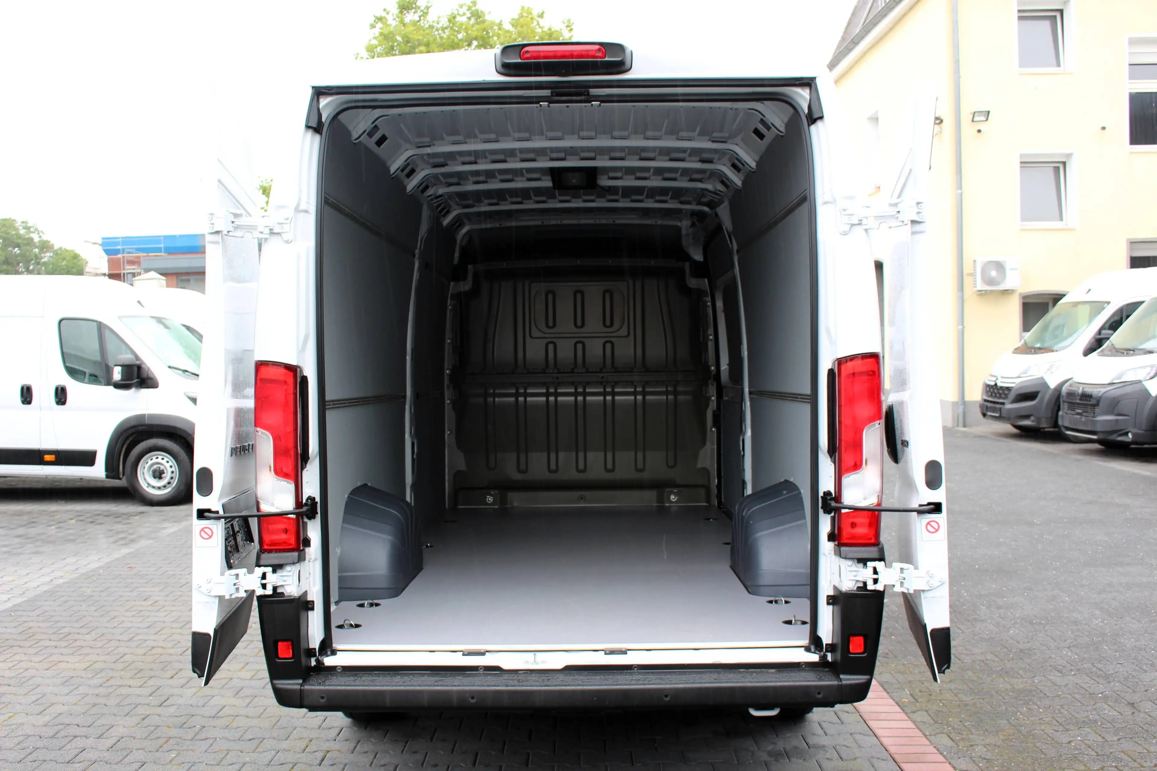 Peugeot Boxer 35 L4H2 140 *Klima*Kamera*Tempo*Navi*Holz — photo 4