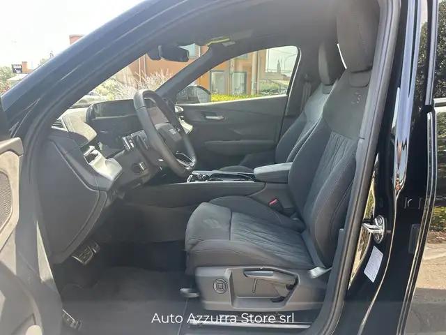 Audi Q3 view 9