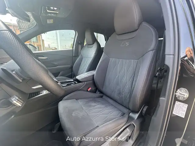 Audi Q3 view 8