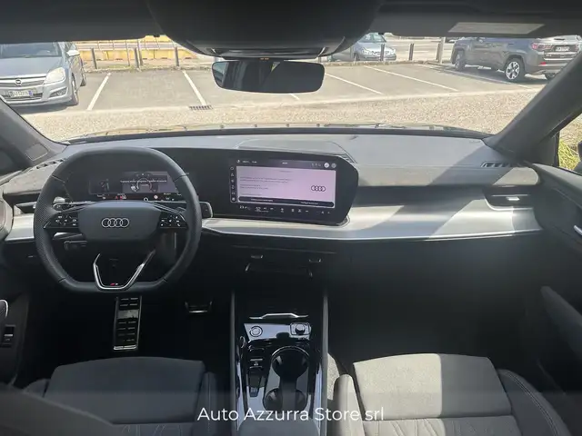 Audi Q3 view 11