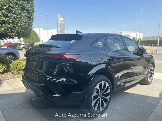 Audi Q3 view 6