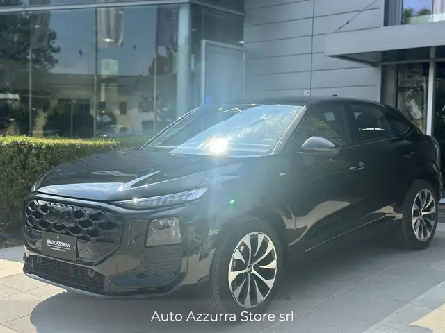 Audi Q3 view 3