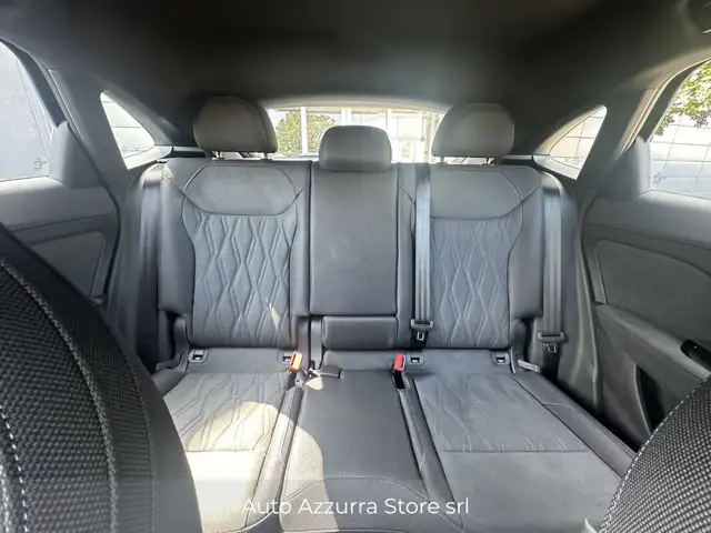 Audi Q3 view 15