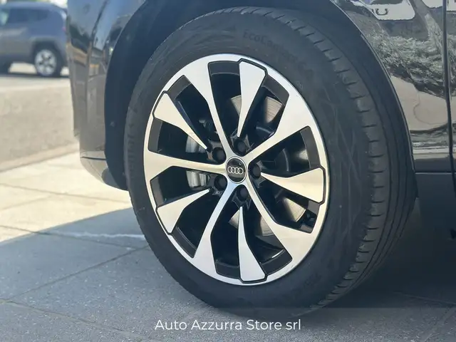 Audi Q3 view 7