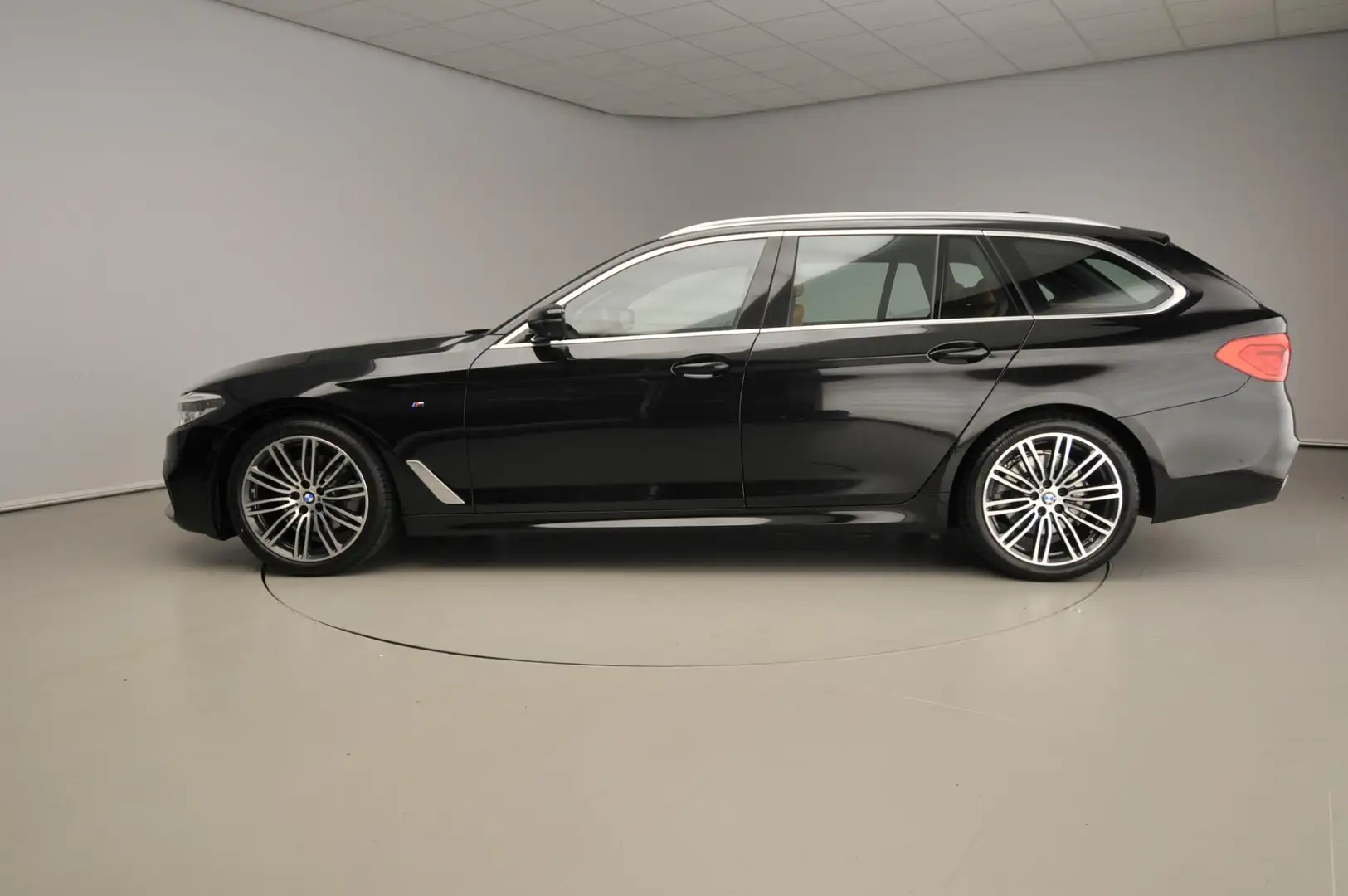 BMW 520 5 Serie Touring 520i M-Sportpakket | LED | Leder | Noir - 2