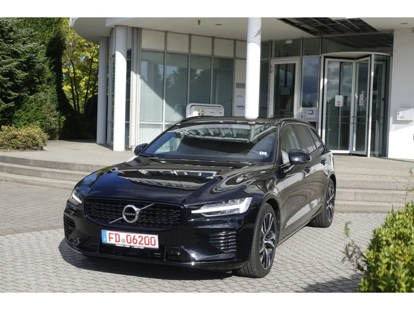 Volvo V60 T6 AWD R-Design V-LED*BLIS*ACC*AHK Noir - 1