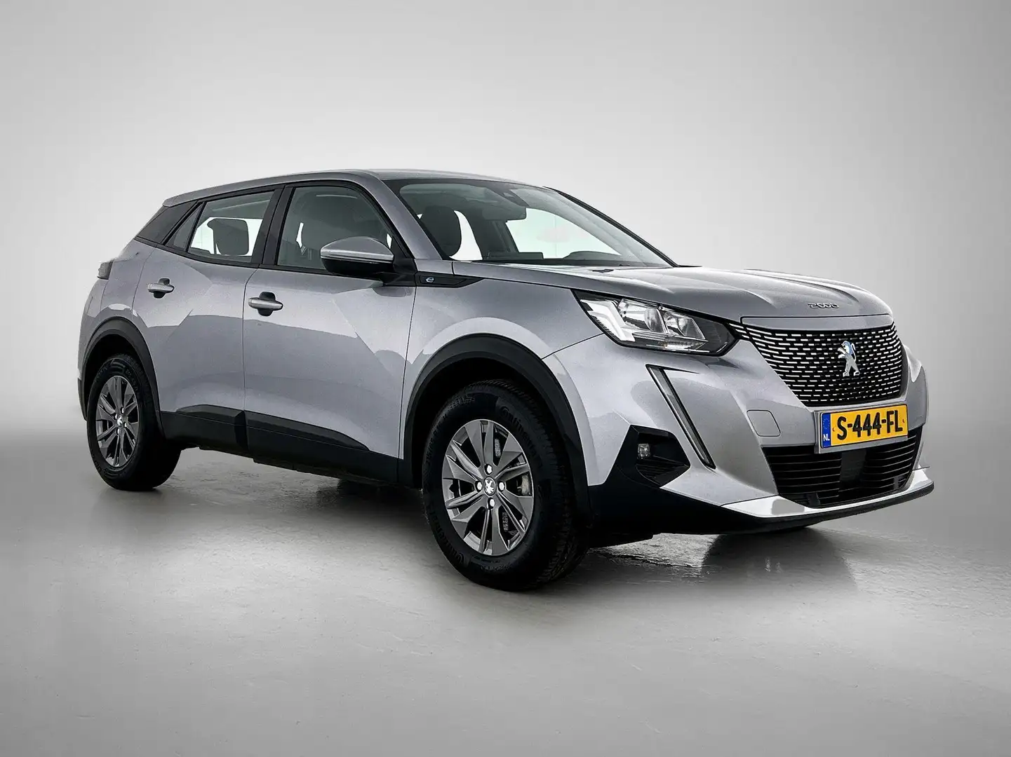 Peugeot e-2008 EV Active 50 kWh 136pk Automaat | Afneembare Trekh Grijs - 2