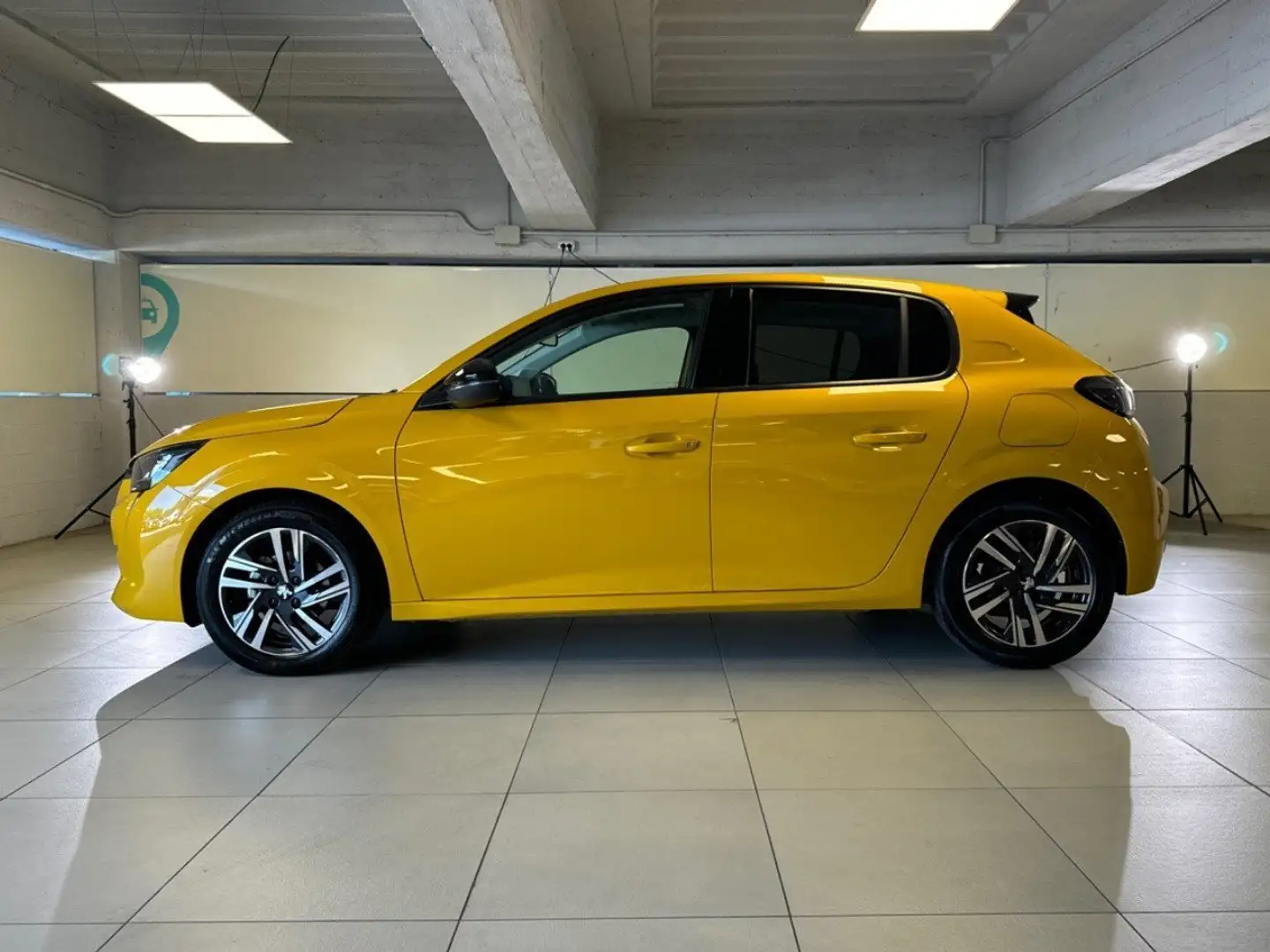 Peugeot 208 Allure Pack PureTech 75 S/S Giallo - 2