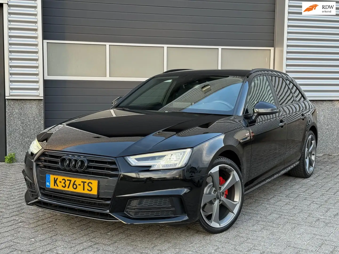 Audi A4 Avant 1.4 TFSI S- Line Virtual 19 Inch RS Zwart - 1