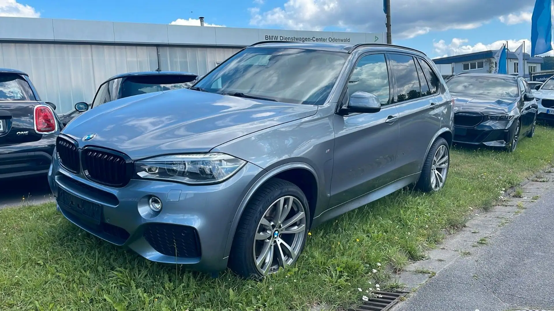 BMW X5 40d M-Sport 7-Sitze H/K StHzg Pano HeadUp AHK Grau - 1