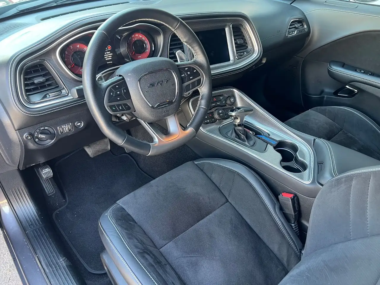 Dodge Challenger 2023 — фото 12