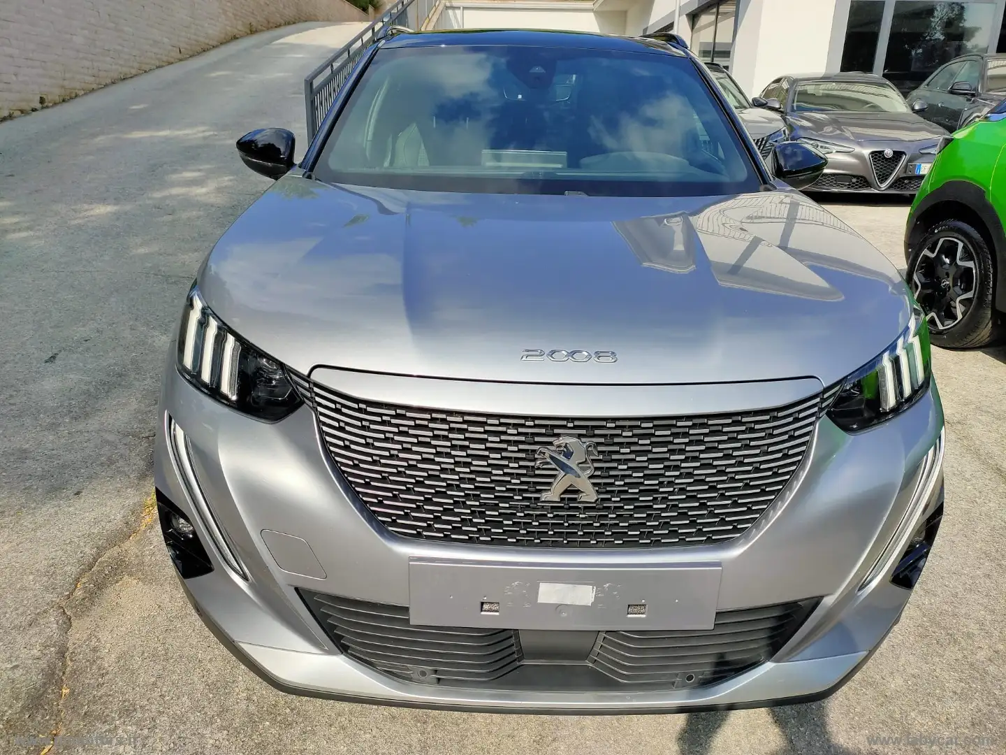 Peugeot 2008 E- ELECTRIC 136 CV GT Grijs - 2