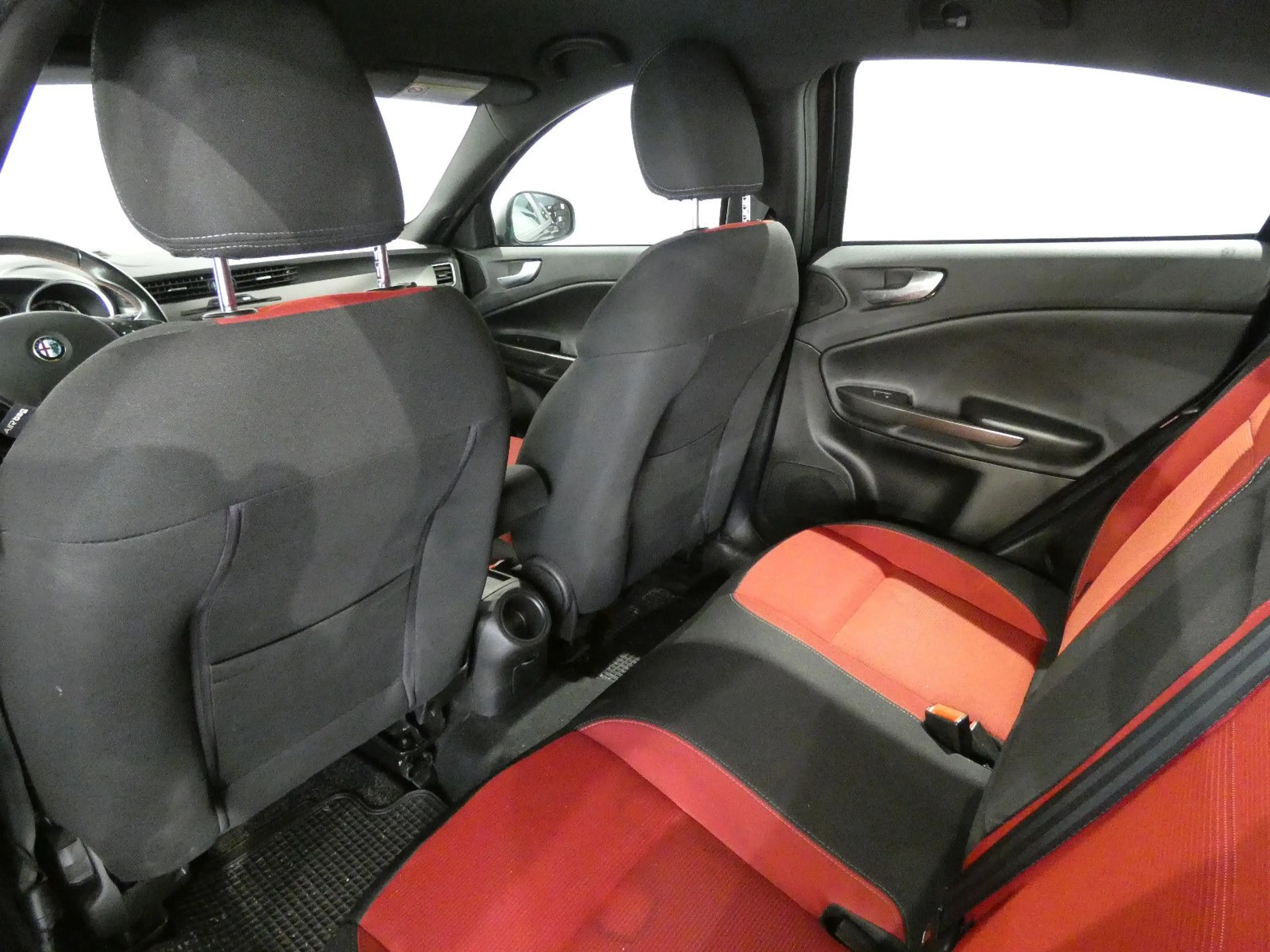 Alfa Romeo Giulietta 1.4 Veloce Klima/Alu/PDC/SHZ/MFL/ZV+FB — photo 14