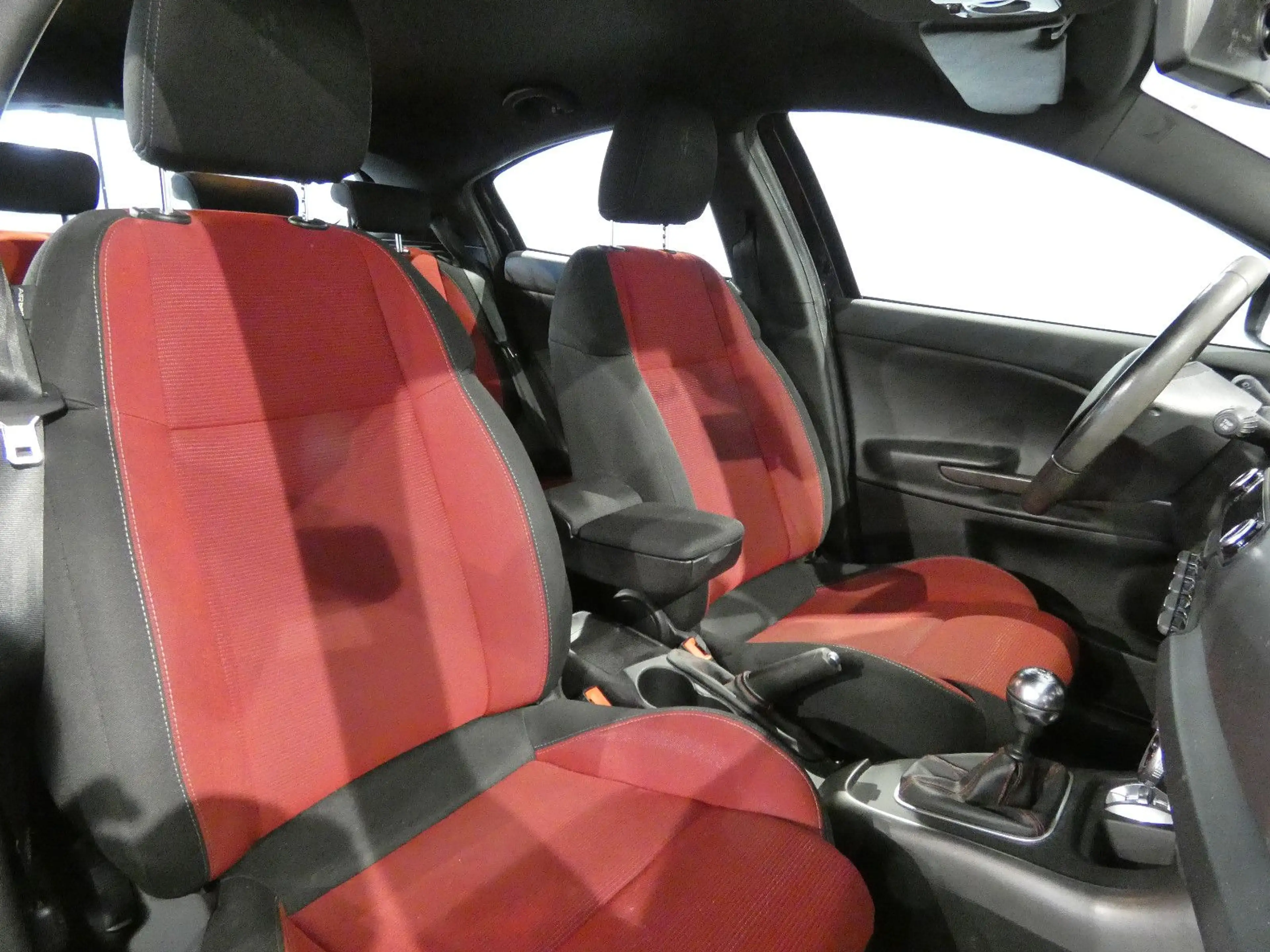Alfa Romeo Giulietta 1.4 Veloce Klima/Alu/PDC/SHZ/MFL/ZV+FB — photo 12