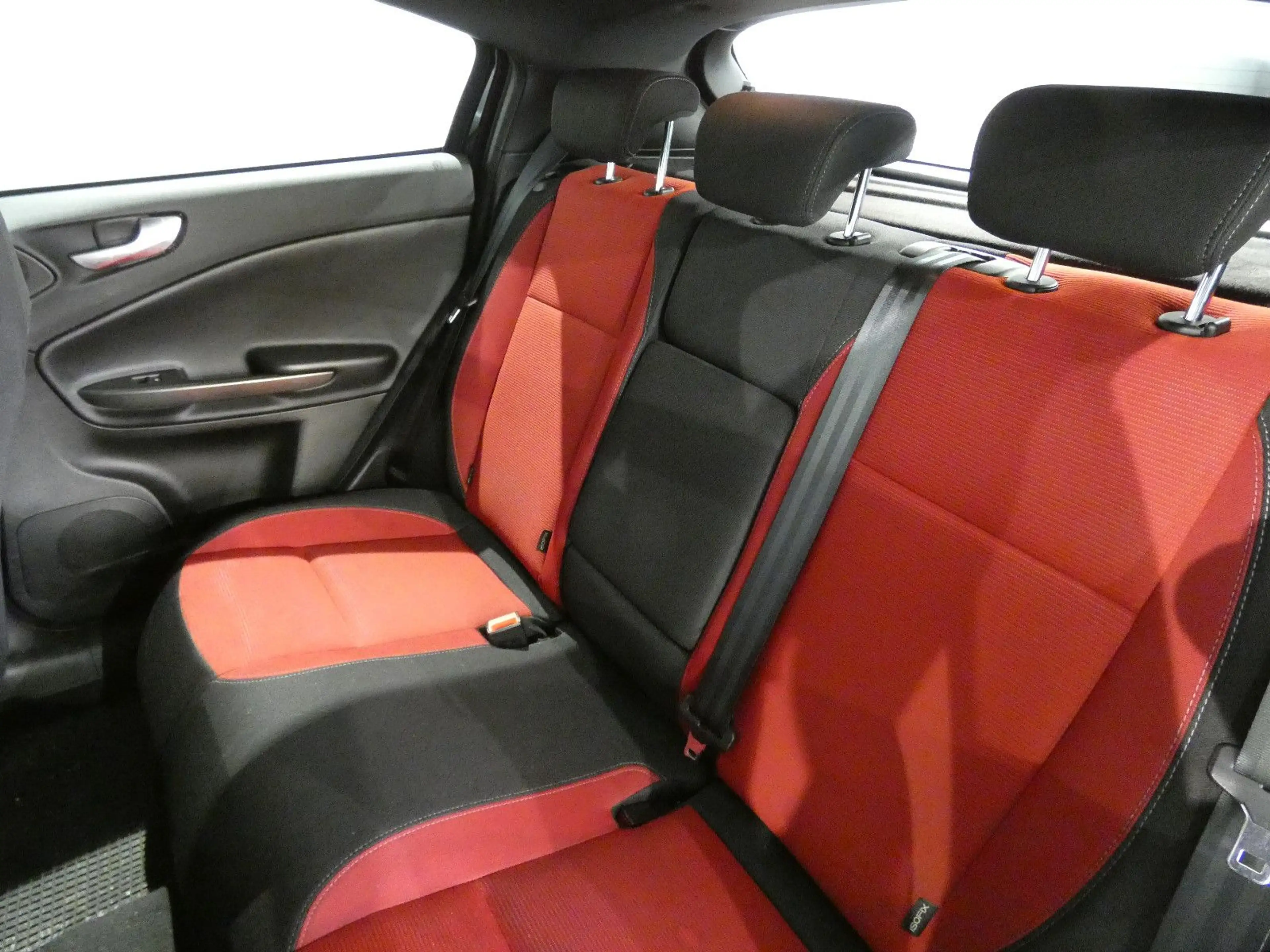 Alfa Romeo Giulietta 1.4 Veloce Klima/Alu/PDC/SHZ/MFL/ZV+FB — photo 15