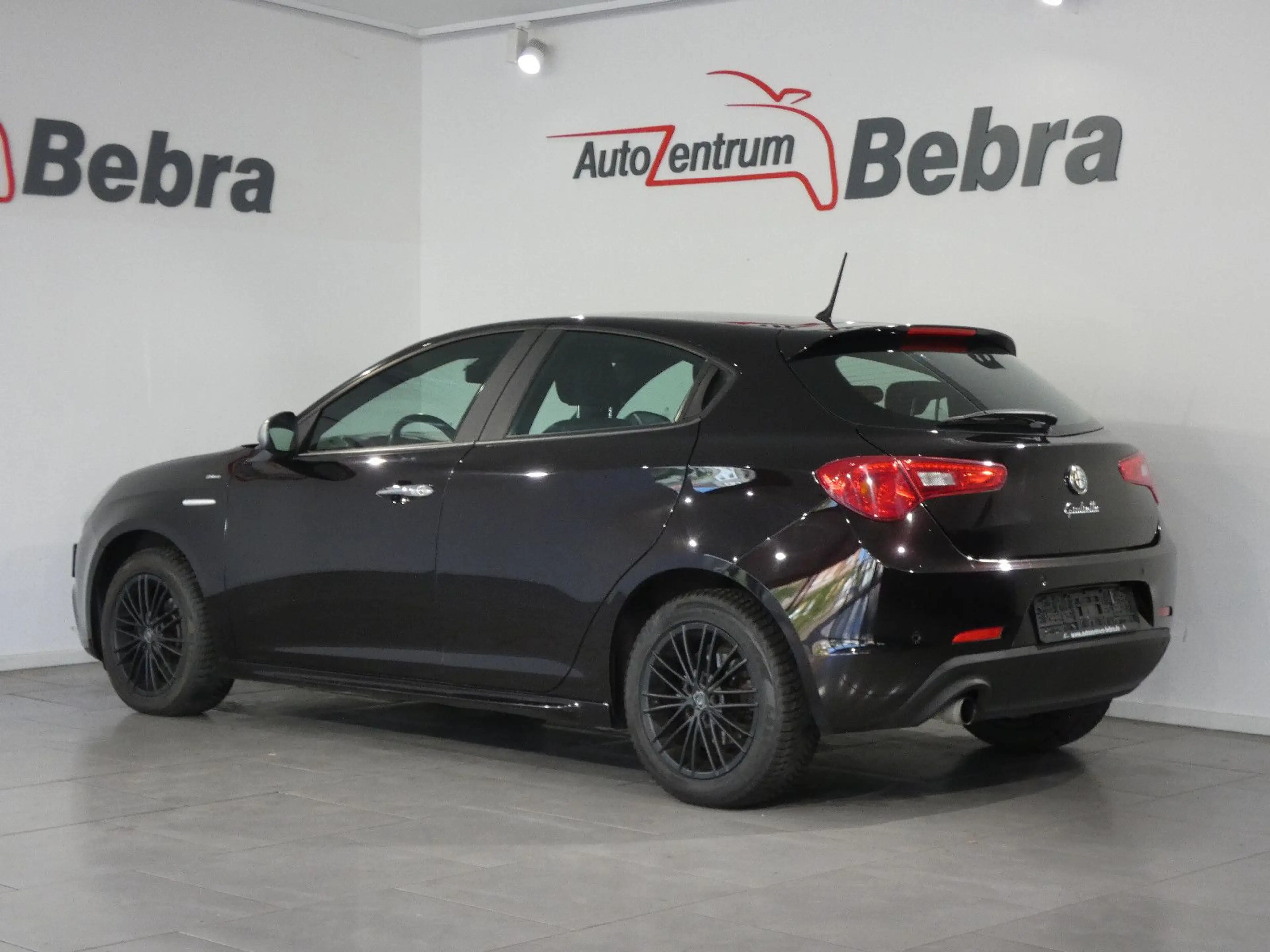 Alfa Romeo Giulietta 1.4 Veloce Klima/Alu/PDC/SHZ/MFL/ZV+FB — photo 8