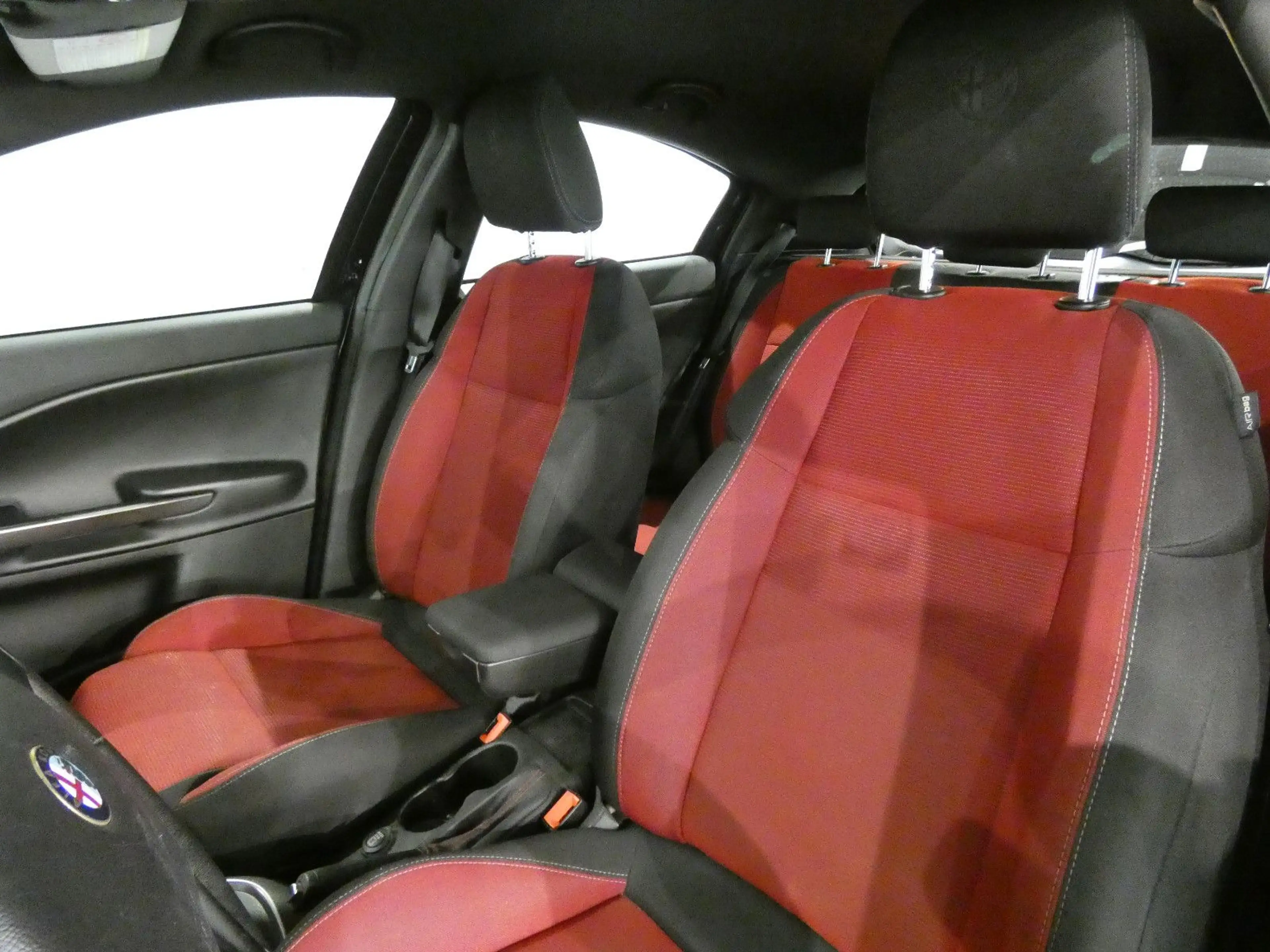 Alfa Romeo Giulietta 1.4 Veloce Klima/Alu/PDC/SHZ/MFL/ZV+FB — photo 11