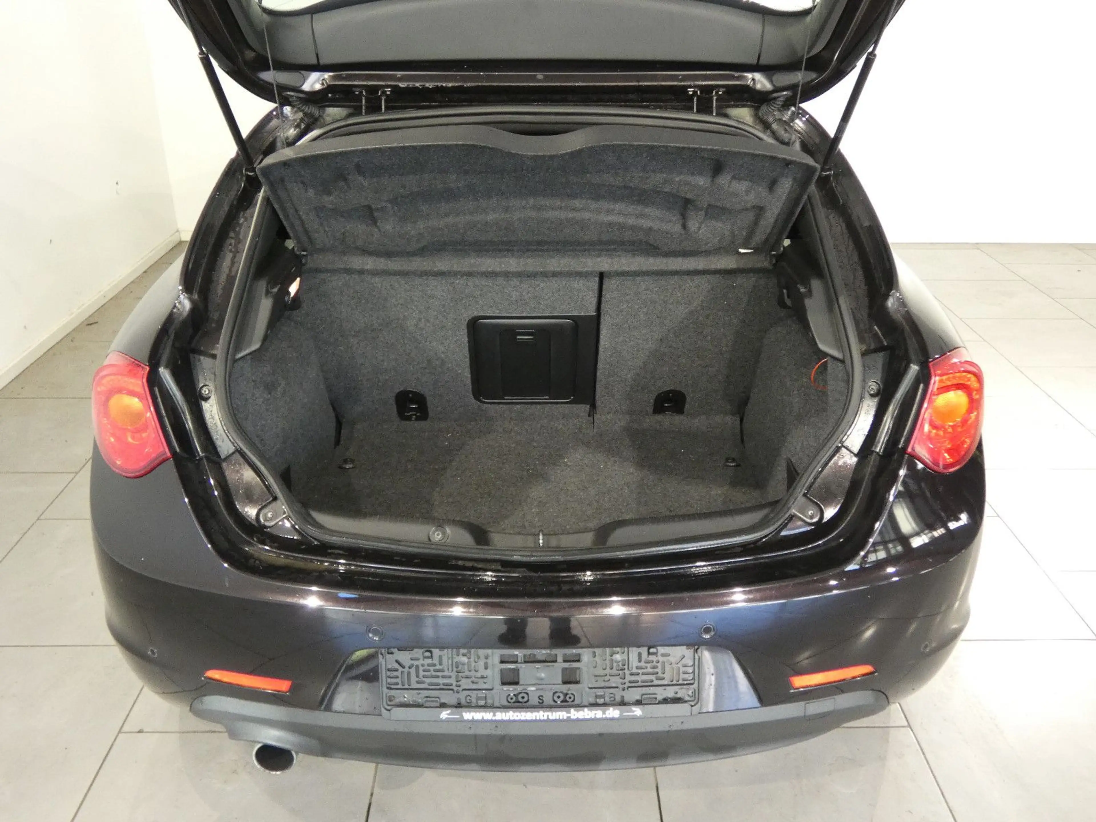 Alfa Romeo Giulietta 1.4 Veloce Klima/Alu/PDC/SHZ/MFL/ZV+FB — photo 9