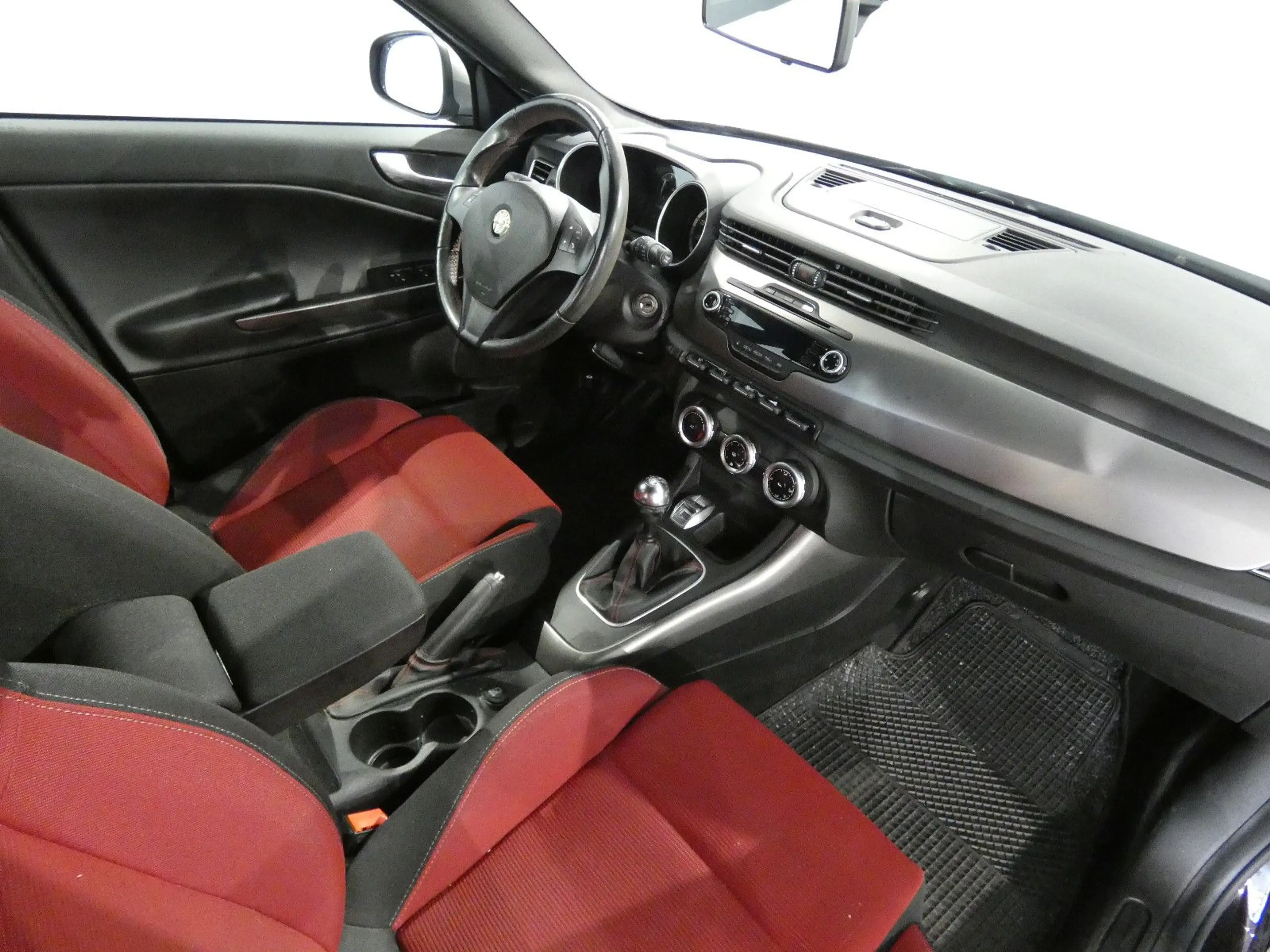 Alfa Romeo Giulietta 1.4 Veloce Klima/Alu/PDC/SHZ/MFL/ZV+FB — photo 13