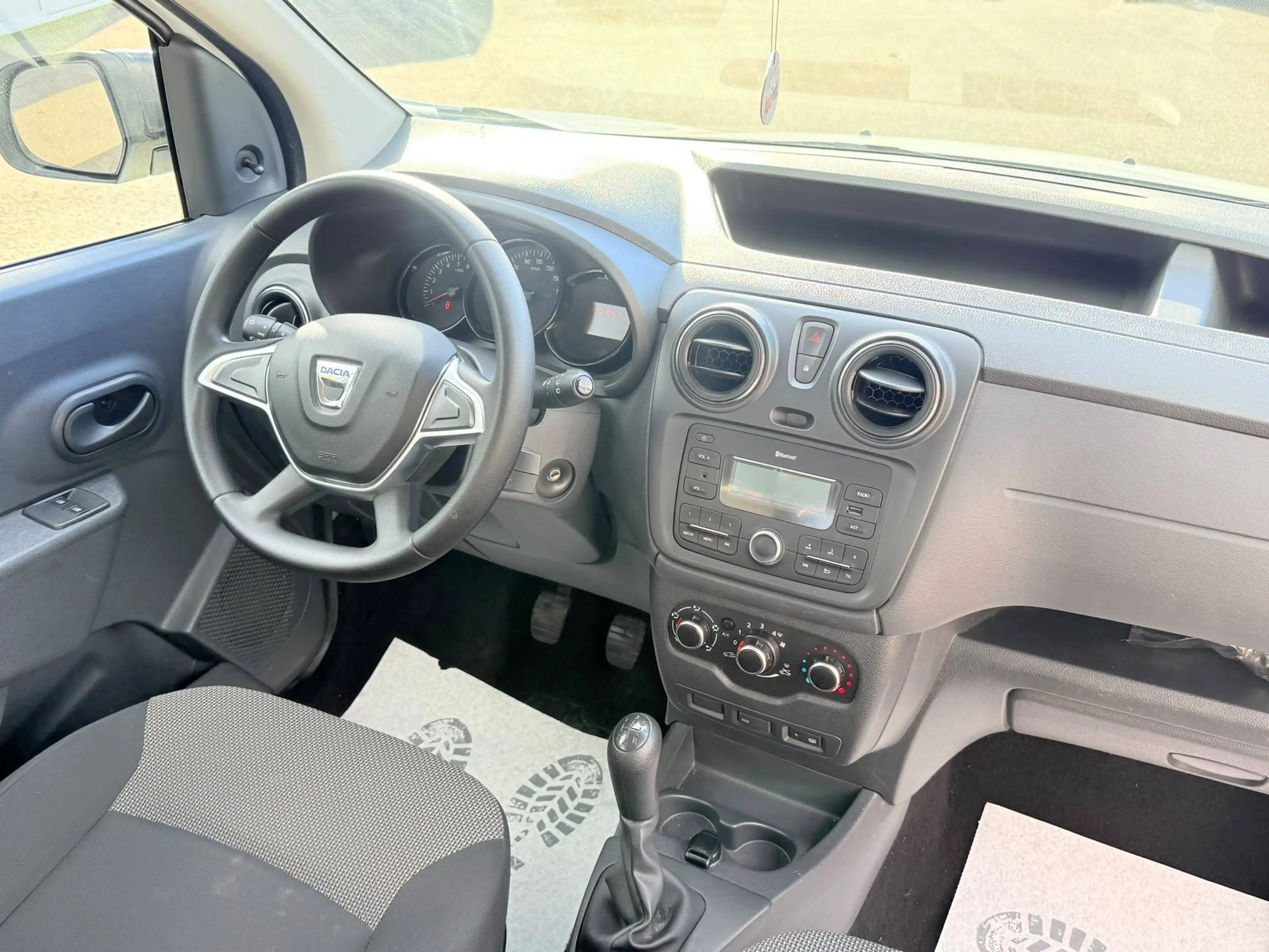 Dacia Dokker 1.6i Ambiance * Clim * 5 Places */* Garantie 1 an * — photo 14