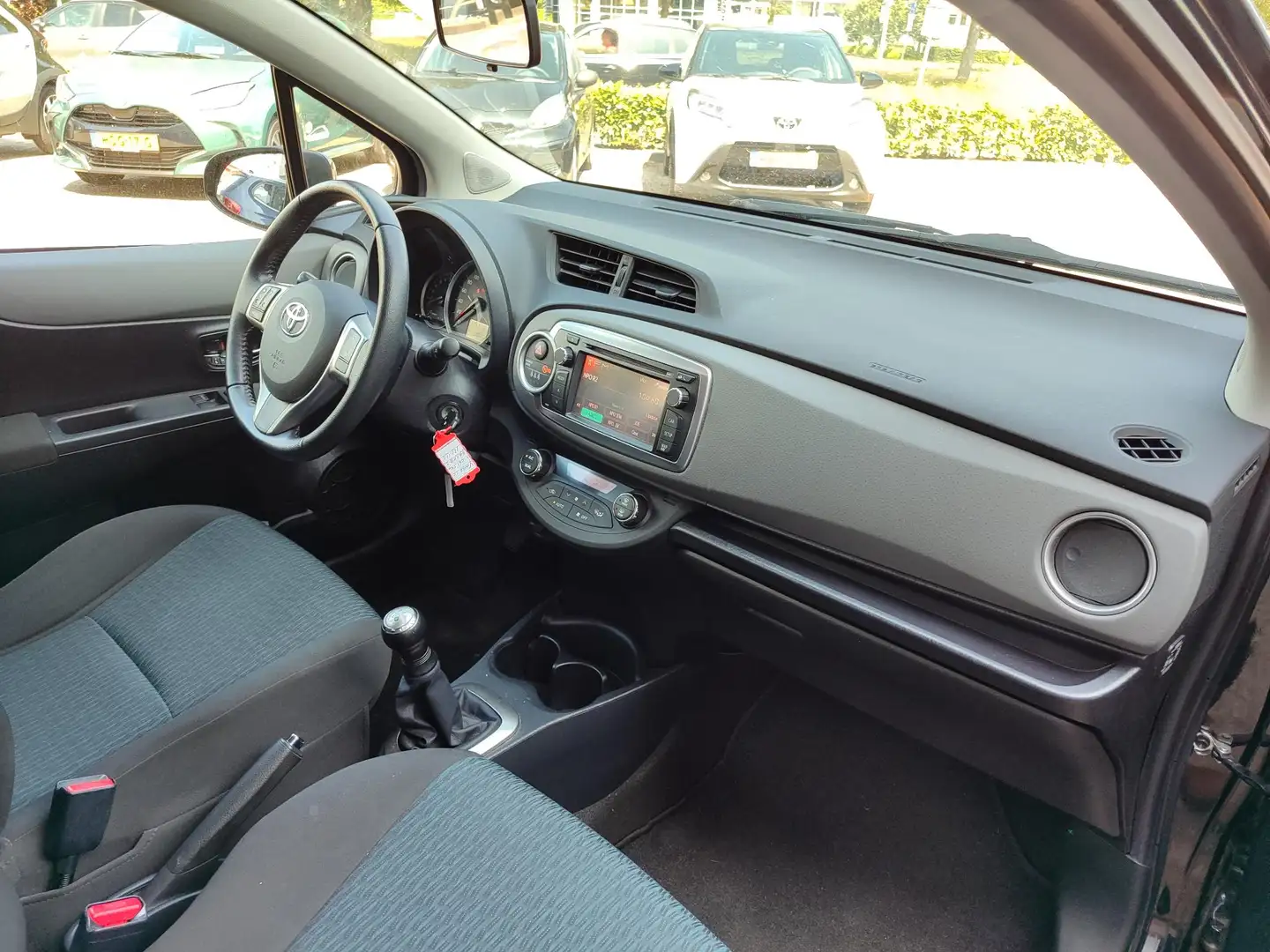 Toyota Yaris 1.0 VVT-i Aspiration 1E-EIG TREKHAAK CLIMA CAMERA Schwarz - 2